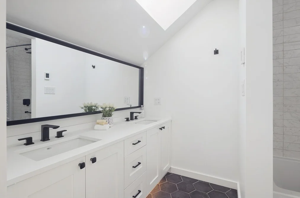207 1518 BOWSER AVENUE, North Vancouver BC V7P 2Y3, North Vancouver BC — Residential for Sale - Photo 5