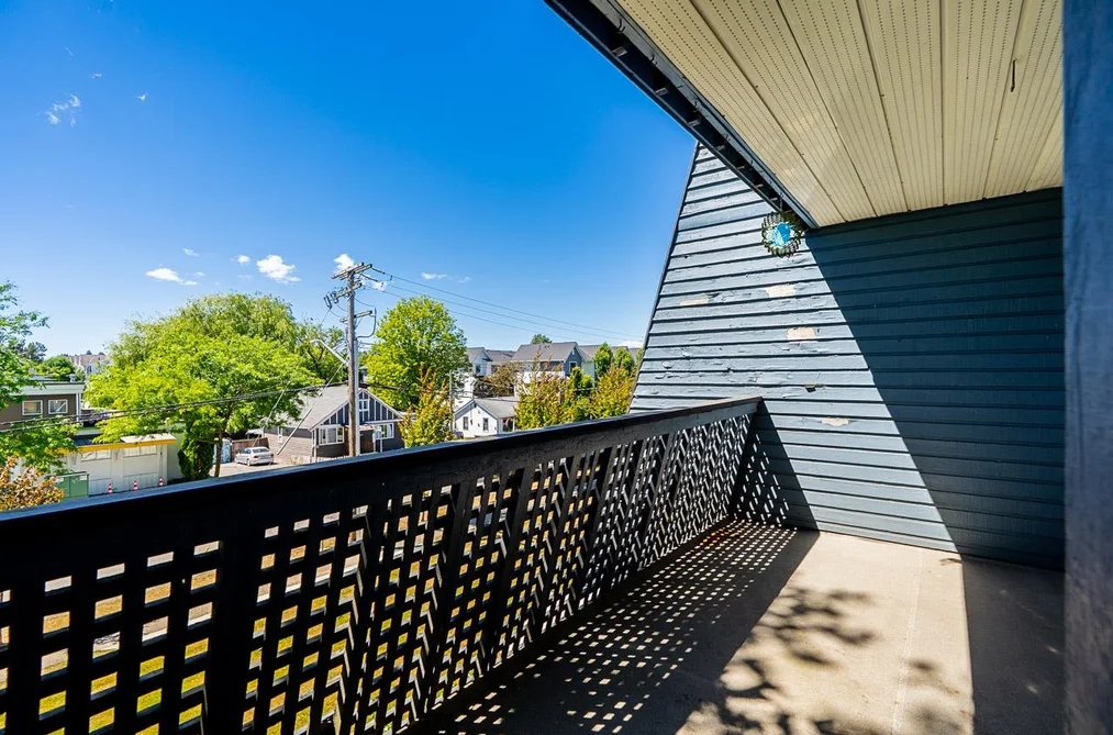 Condo for sale at 207 17661 58a Avenue Surrey British Columbia - MLS: R3138427
