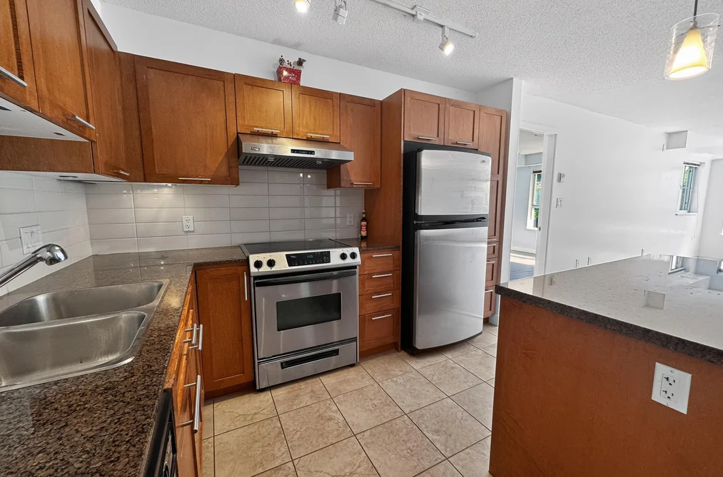 Condo for sale at 207 19673 Meadow Gardens Way Pitt Meadows British Columbia - MLS: R3118895