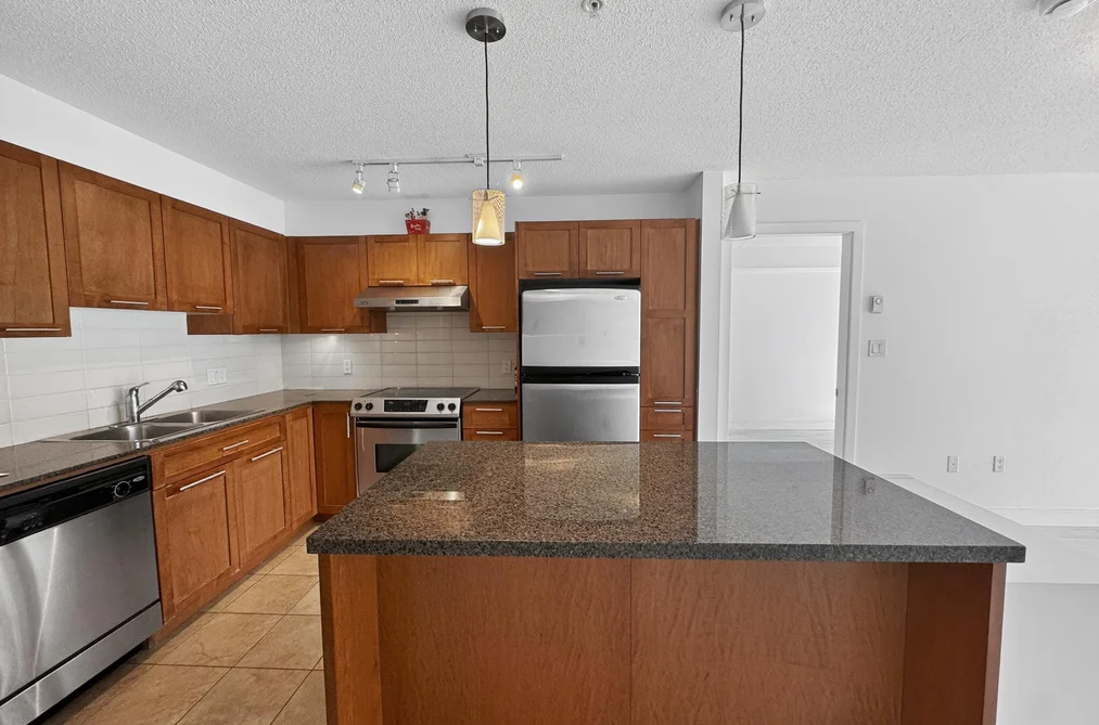 207 19673 MEADOW GARDENS WAY, Pitt Meadows BC V3Y 0A1, Pitt Meadows BC — Residential for Sale - Photo 2