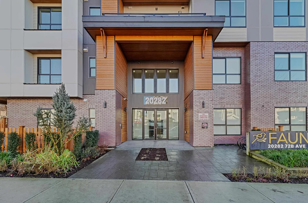 Condo for sale at 207 20282 72b Avenue Langley British Columbia - MLS: R3077336