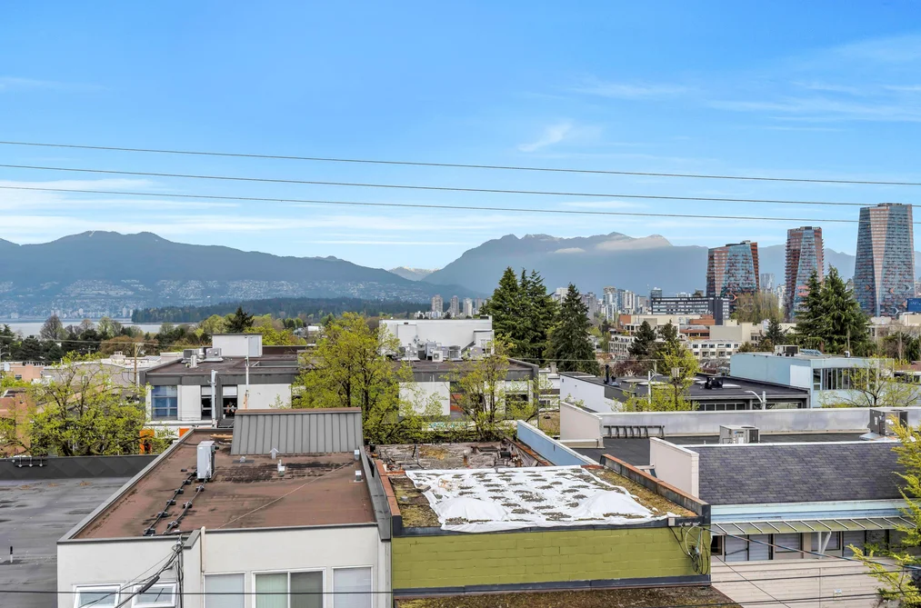 Condo for sale at 207 2080 Maple Street Vancouver British Columbia - MLS: R3114895