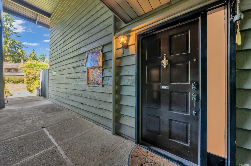 207 235 KEITH ROAD, West Vancouver BC V7T 1L5, West Vancouver BC — Residential for Sale - Photo 2