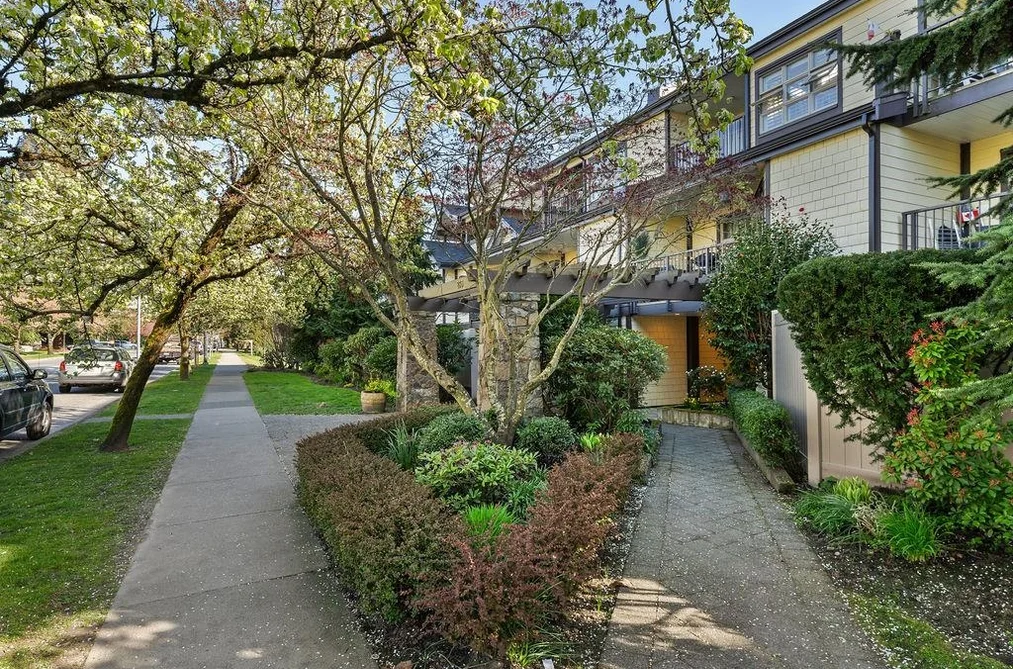 Condo for sale at 207 235 W 4th Street North Vancouver British Columbia - MLS: R3111410