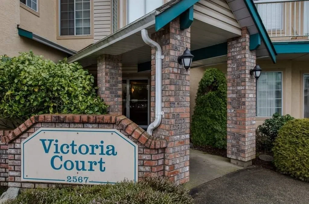 Condo for sale at 207 2567 Victoria Street Abbotsford British Columbia - MLS: R3087905
