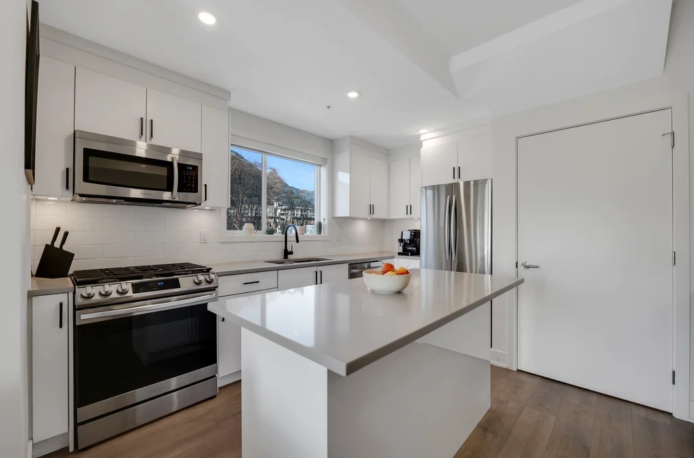 207 37808 THIRD AVENUE, Squamish BC V8B 1B9, Squamish BC — Residential for Sale - Photo 2
