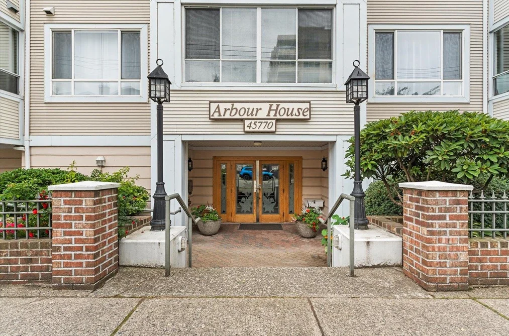 Condo for sale at 207 45770 Spadina Avenue Chilliwack British Columbia - MLS: R3141269