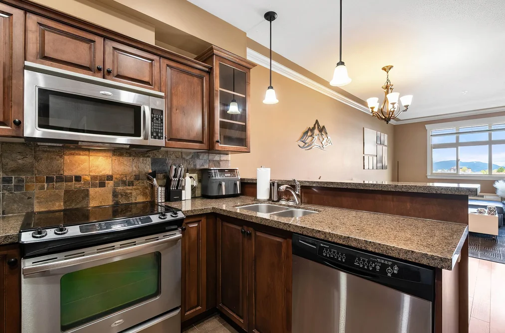 207 45893 CHESTERFIELD AVENUE, Chilliwack BC V2P 1M5, Chilliwack BC — Residential for Sale - Photo 4