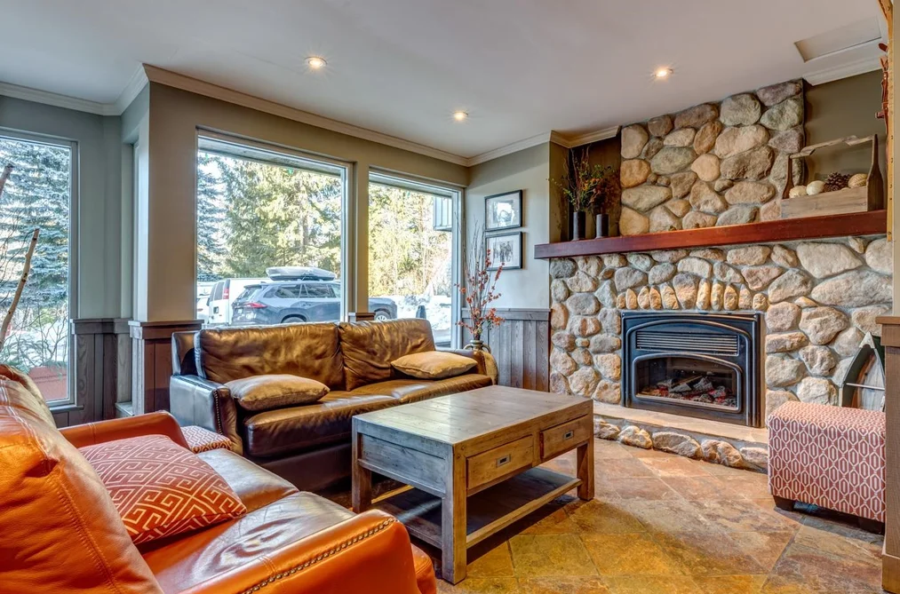207 4749 SPEARHEAD DRIVE, Whistler BC V8E 1E9, Whistler BC — Residential for Sale — Photo 3 of 24