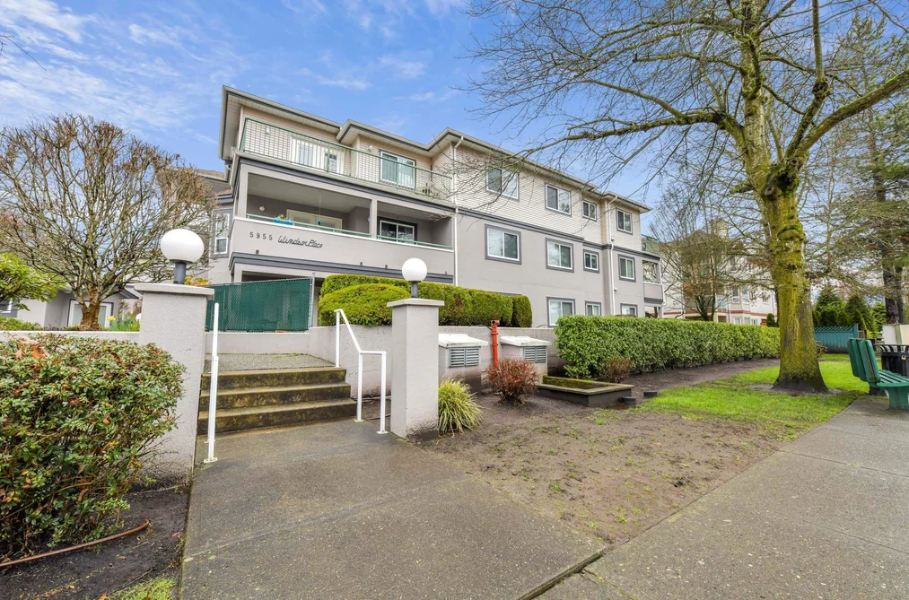 Condo for sale at 207 5955 177b Street Surrey British Columbia - MLS: R3100802