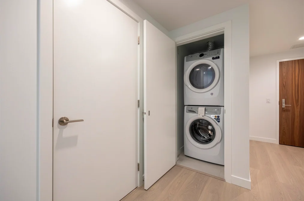 207 6537 TELFORD AVENUE, Burnaby BC V5H 0K9, Burnaby BC — Residential for Sale - Photo 2