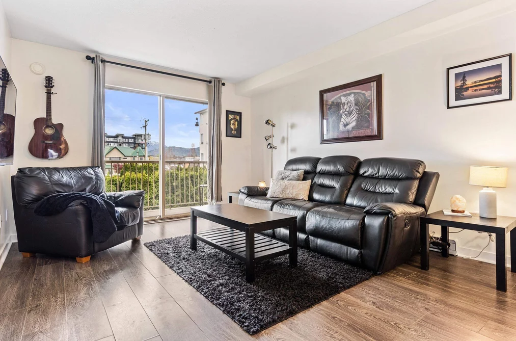 Condo for sale at 207 7435 Shaw Avenue Chilliwack British Columbia - MLS: R3095811