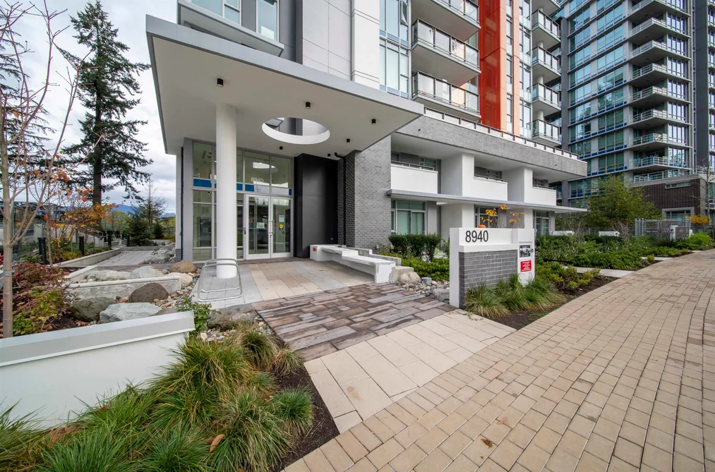 Condo for sale at 207 8940 University Crescent Burnaby British Columbia - MLS: R3109089