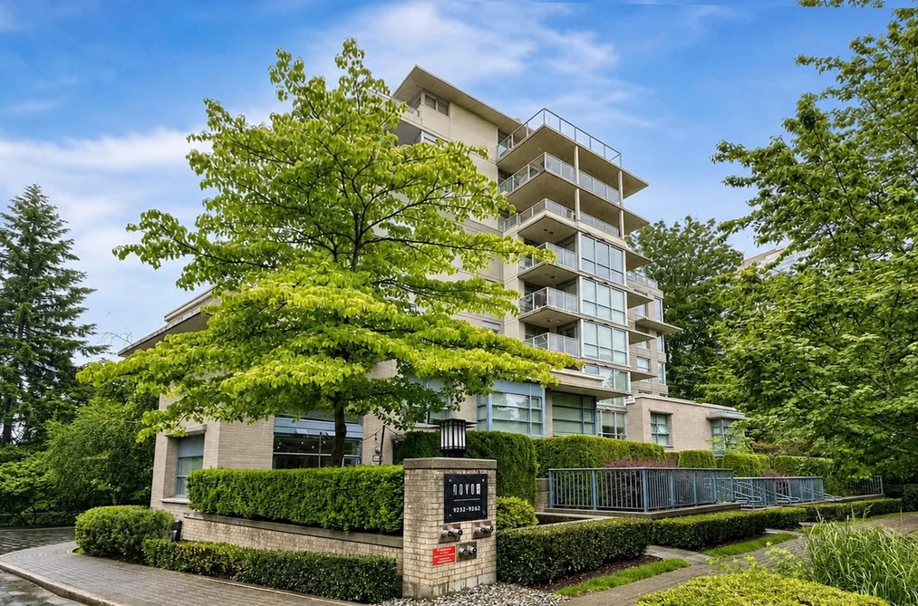 Condo for sale at 207 9262 University Crescent Burnaby British Columbia - MLS: R3134148