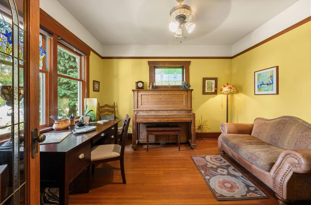 207 EIGHTH STREET, New Westminster, BC — Residential for Sale — Photo 13 of 37