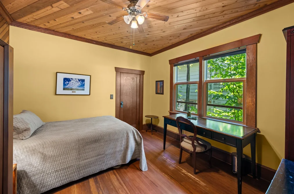 207 EIGHTH STREET, New Westminster, BC — Residential for Sale — Photo 14 of 37