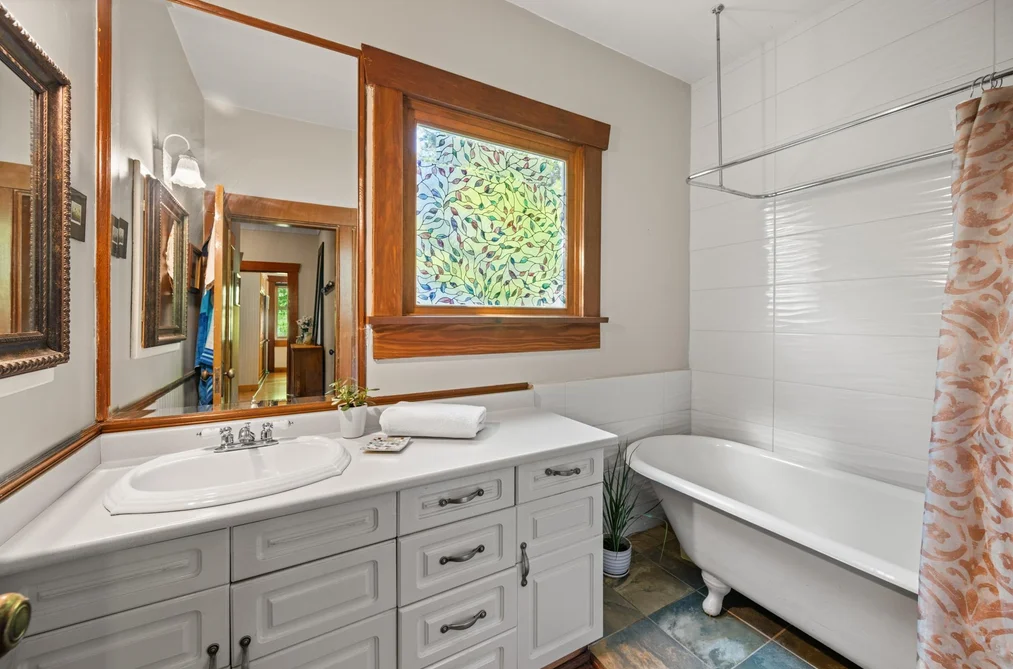 207 EIGHTH STREET, New Westminster, BC — Residential for Sale — Photo 15 of 37