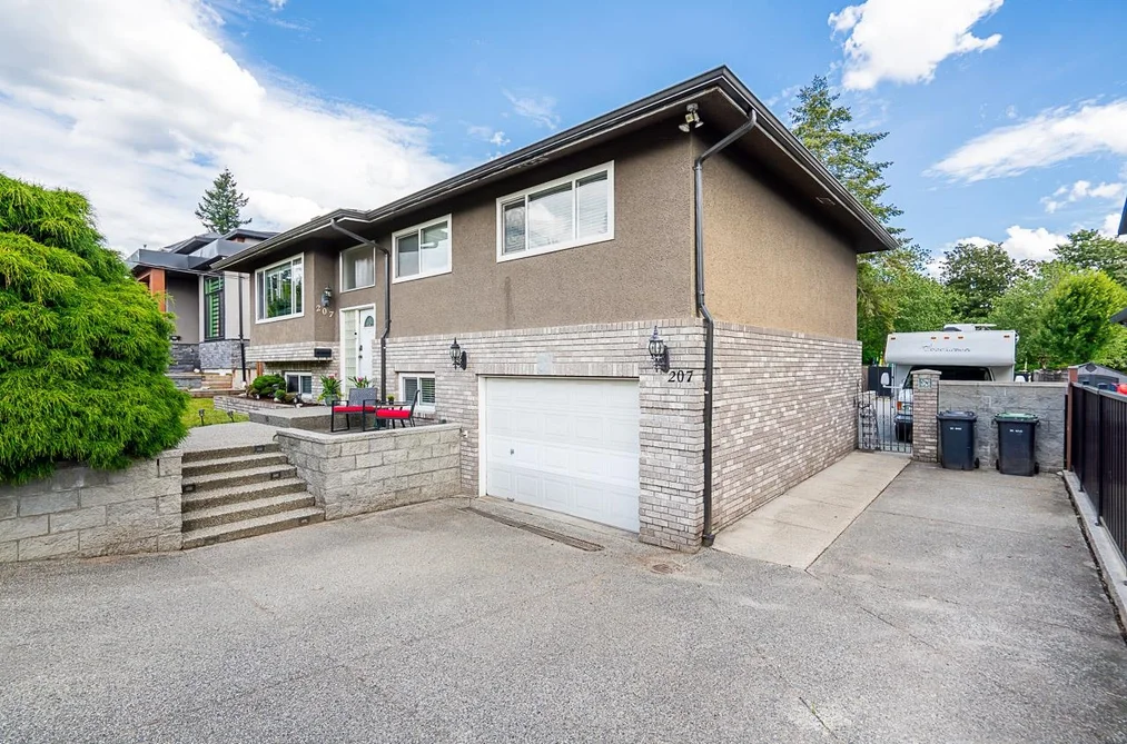 House for sale at 207 Mundy Street Coquitlam British Columbia - MLS: R3145227