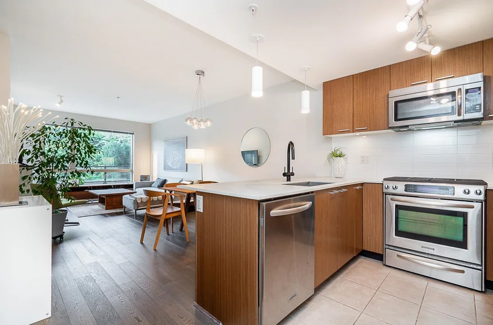 208 1330 MARINE DRIVE, North Vancouver BC V7P 1T4, North Vancouver BC — Residential for Sale - Photo 2