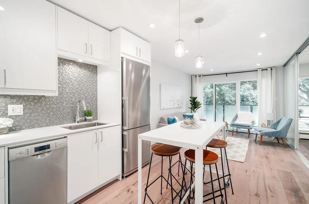 Condo for sale at 208 1425 Cypress Street Vancouver British Columbia - MLS: R3159886