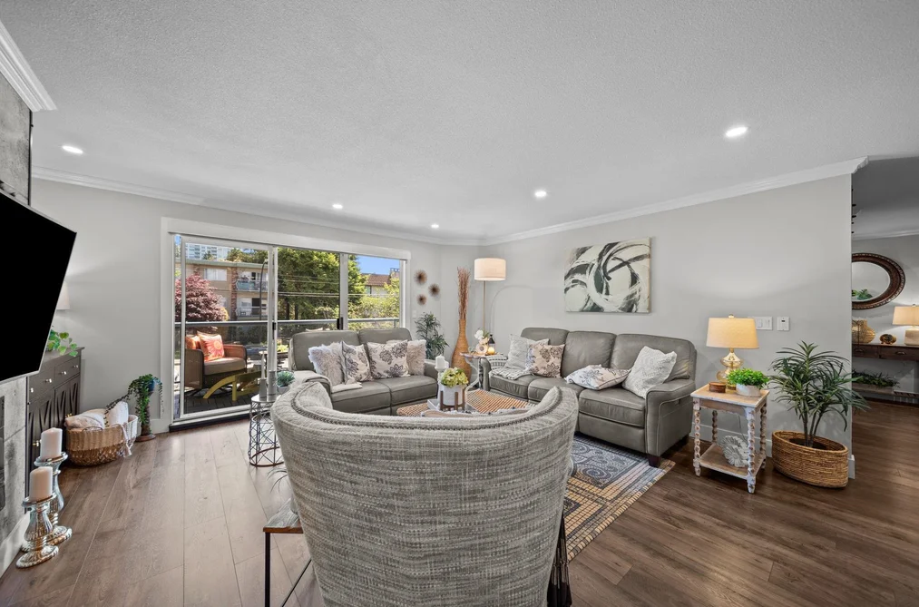 208 1441 BLACKWOOD STREET, White Rock BC V4B 3V6, White Rock BC — Residential for Sale — Photo 3 of 27