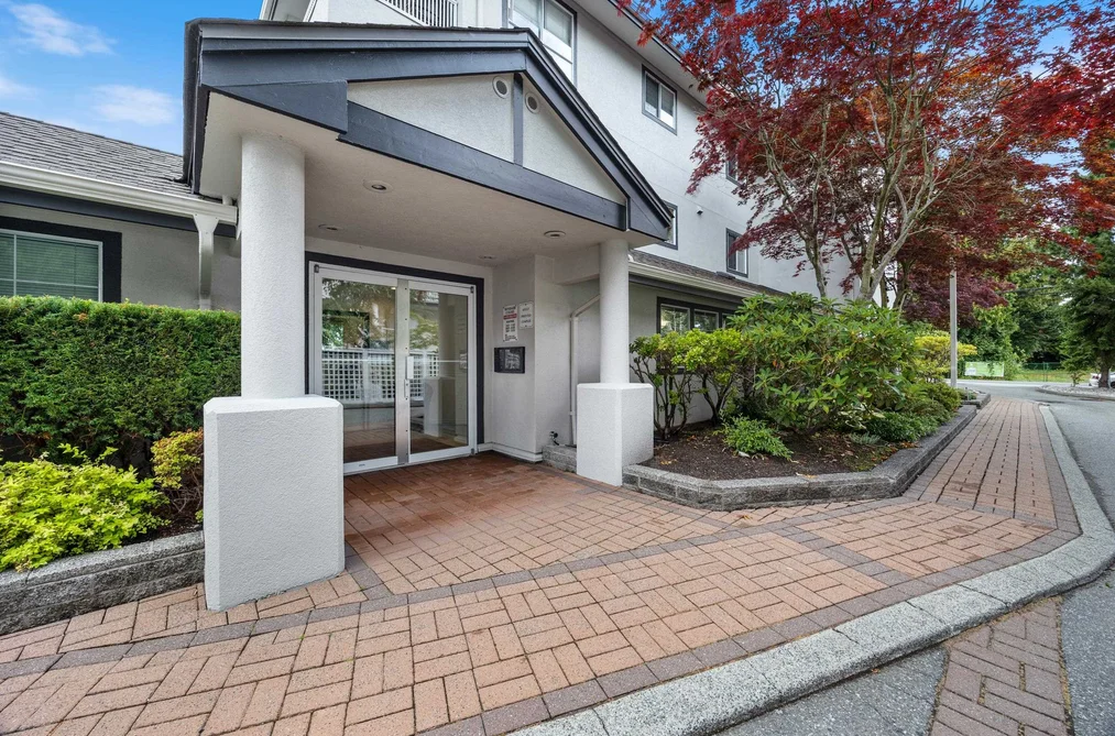 Condo for sale at 208 15272 20 Avenue Surrey British Columbia - MLS: R3035226