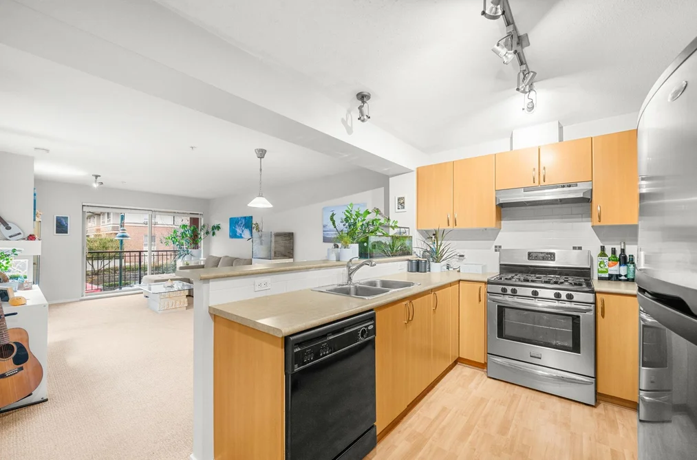 208 200 KLAHANIE DRIVE, Port Moody BC V3H 5K7, Port Moody BC — Residential for Sale - Photo 6