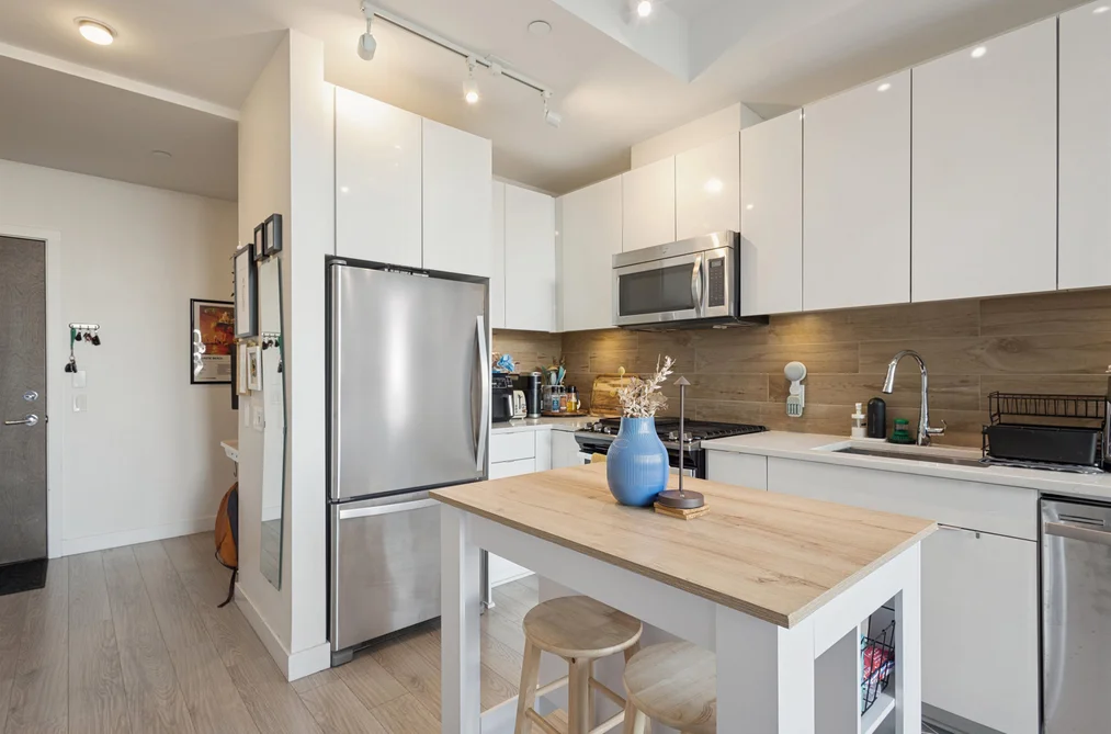 208 200 NELSON'S CRESCENT, New Westminster BC V3L 0H4, New Westminster BC — Residential for Sale - Photo 2