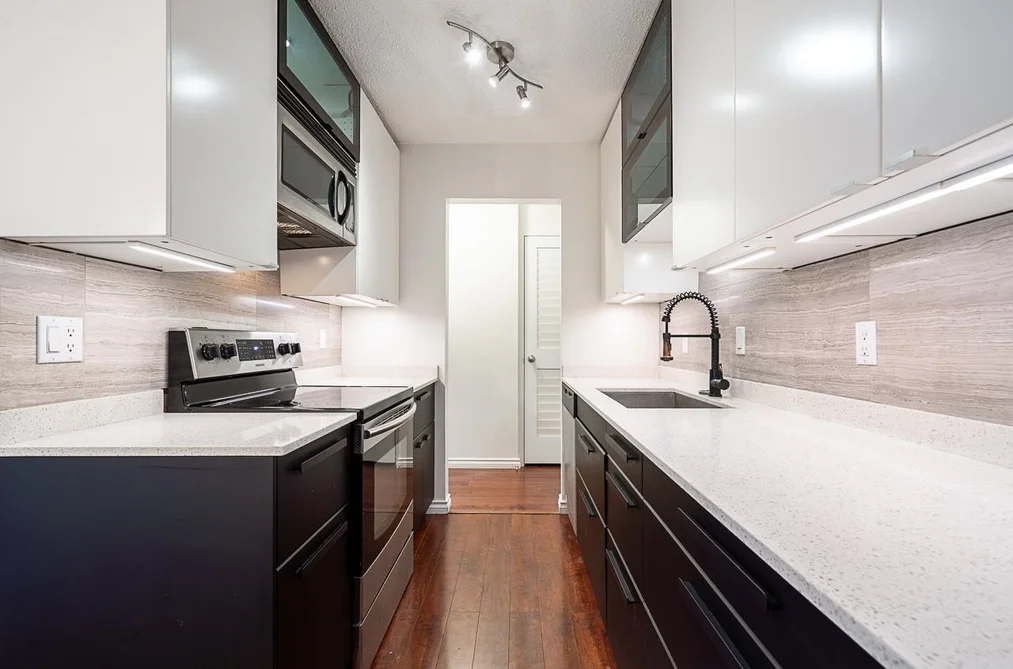 208 211 W 3RD STREET, North Vancouver BC V7M 1E9, North Vancouver BC — Residential for Sale - Photo 2