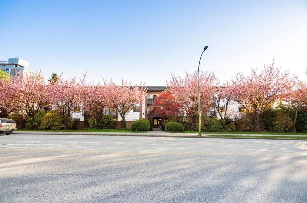 208 211 W 3RD STREET, North Vancouver BC V7M 1E9, North Vancouver BC — Residential for Sale - Photo 4