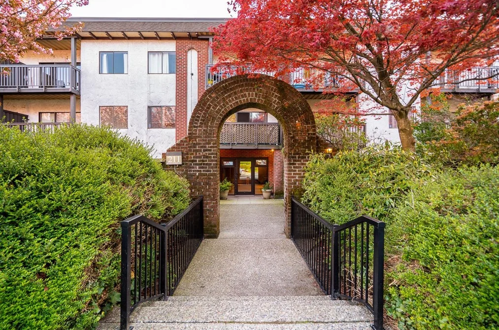 208 211 W 3RD STREET, North Vancouver BC V7M 1E9, North Vancouver BC — Residential for Sale - Photo 5
