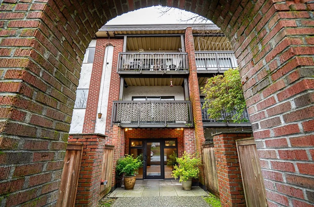 208 211 W 3RD STREET, North Vancouver BC V7M 1E9, North Vancouver BC — Residential for Sale - Photo 6