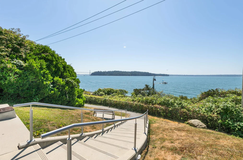 208 2119 BELLEVUE AVENUE, West Vancouver BC V7V 1C2, West Vancouver BC — Residential for Sale - Photo 2