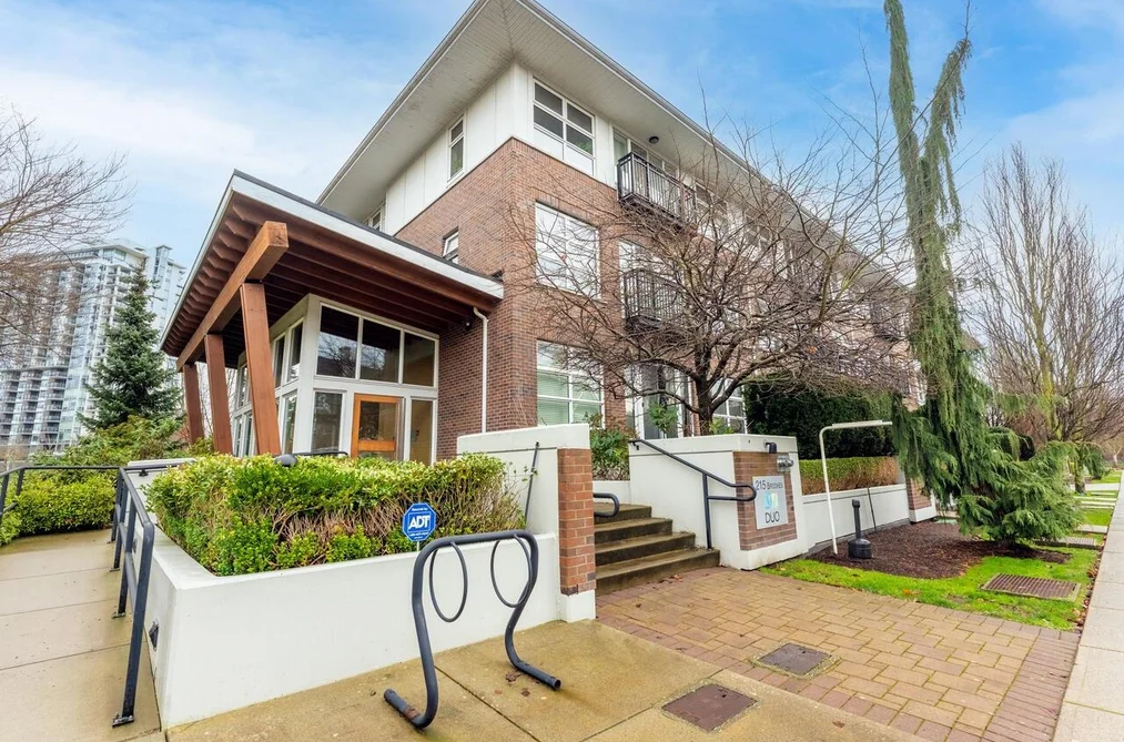 Condo for sale at 208 215 Brookes Street New Westminster British Columbia - MLS: R3113254