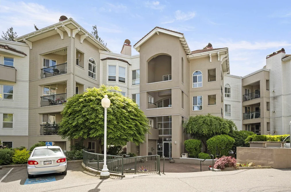 Condo for sale at 208 3176 Gladwin Road Abbotsford British Columbia - MLS: R3119698