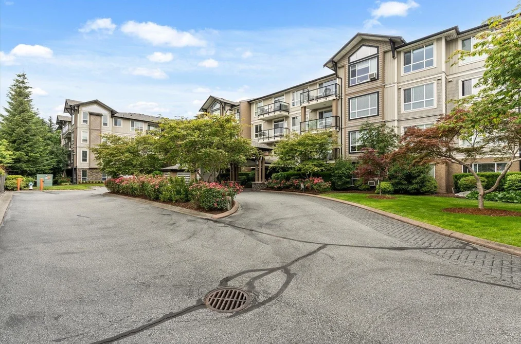 Condo for sale at 208 32729 Garibaldi Drive Abbotsford British Columbia - MLS: R3151091