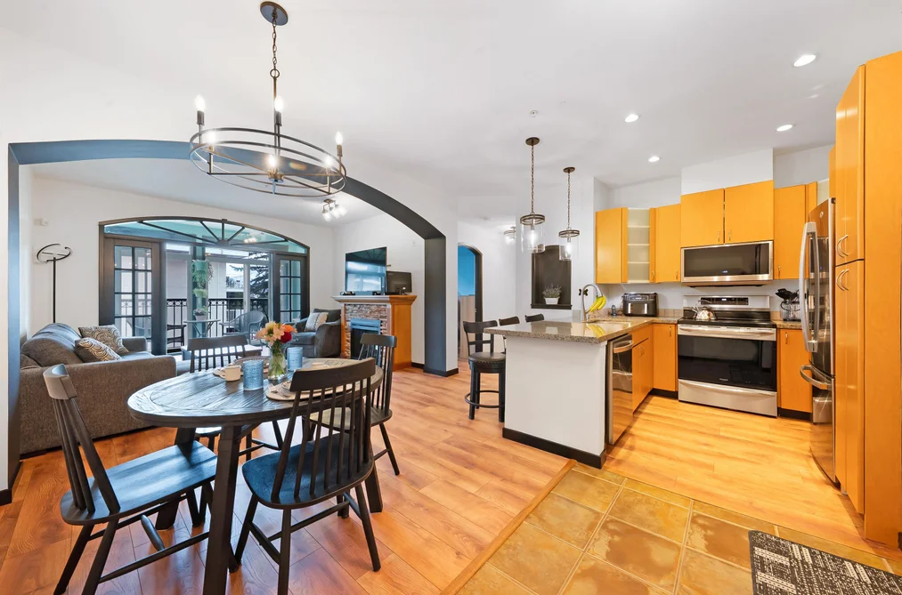 208 33485 SOUTH FRASER WAY, Abbotsford BC V2S 8P9, Abbotsford BC — Residential for Sale - Photo 3
