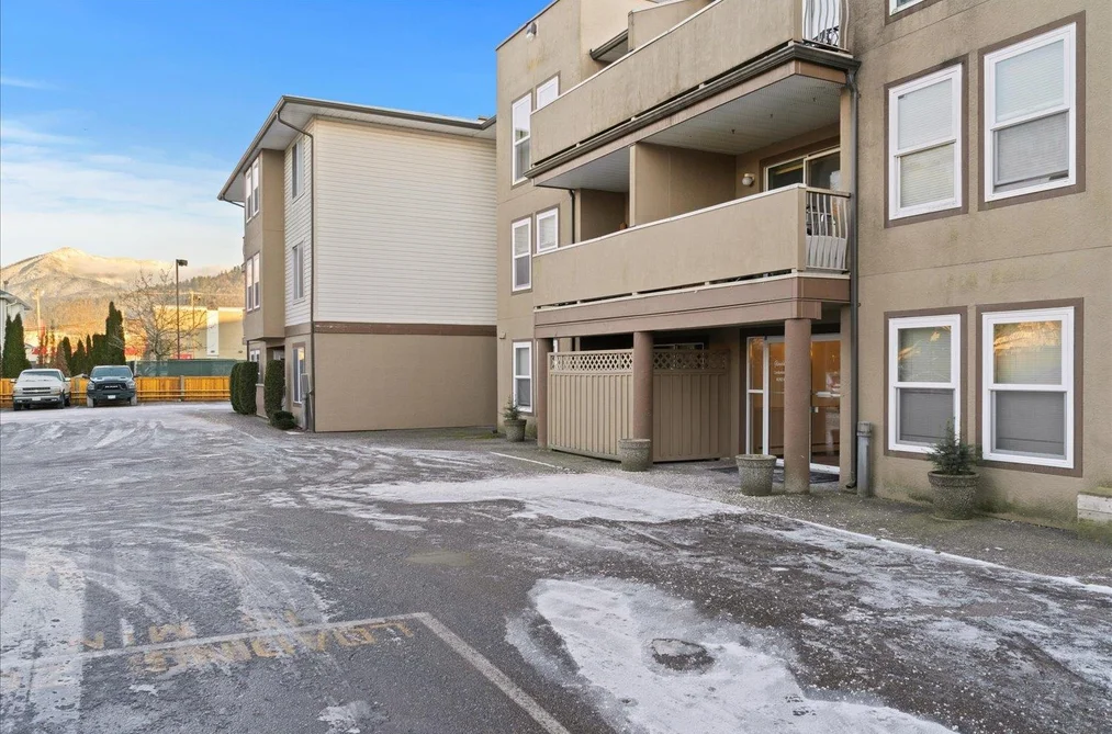 208 45702 WATSON ROAD, Chilliwack BC V2R 3E6, Chilliwack BC — Residential for Sale - Photo 2