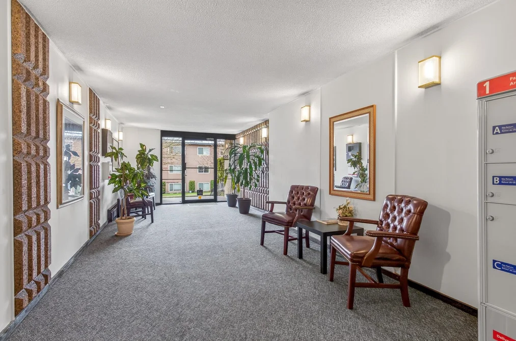 208 505 NINTH STREET, New Westminster BC V3M 3W6, New Westminster BC — Residential for Sale - Photo 3