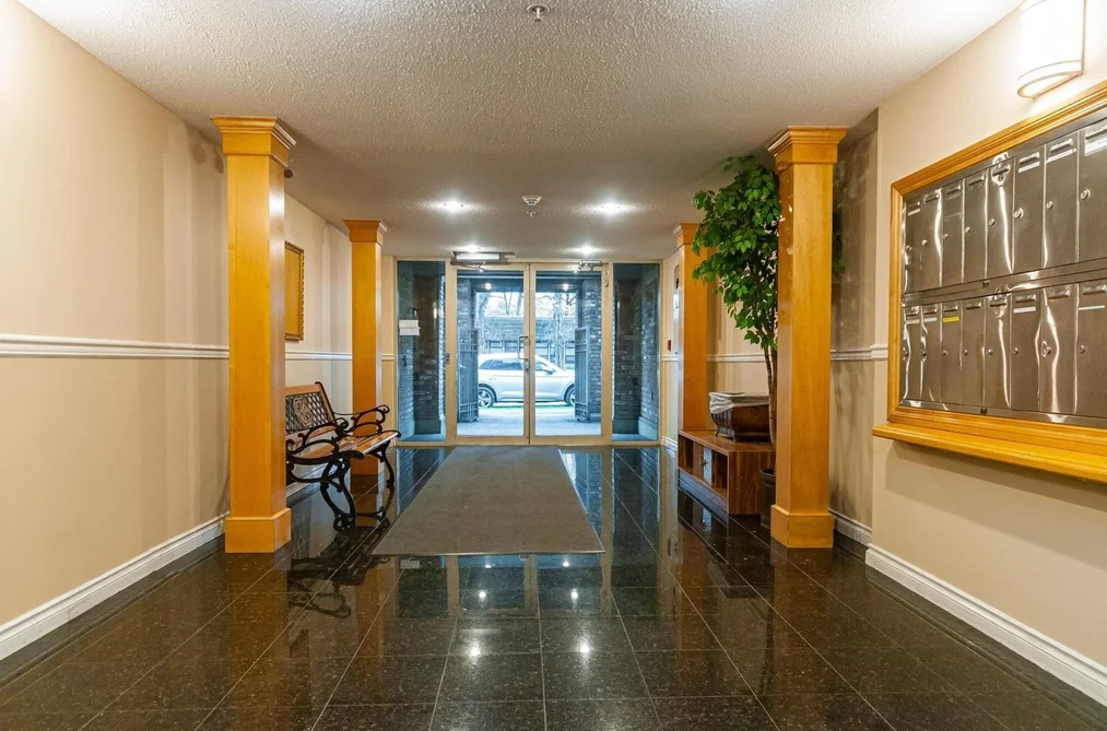 208 5650 OAK STREET, Vancouver BC V6M 2V6, Vancouver BC — Residential for Sale - Photo 2