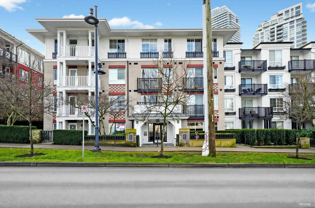 Condo for sale at 208 608 Como Lake Avenue Coquitlam British Columbia - MLS: R3119763