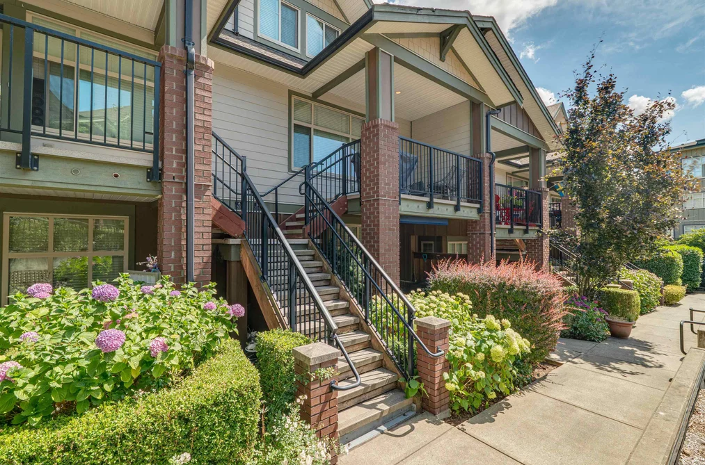 Townhouse for sale at 208 6655 192 Street Surrey British Columbia - MLS: R3150734