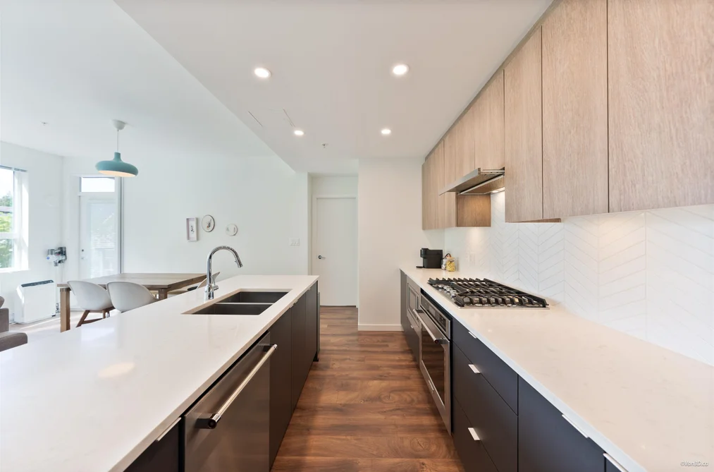 208 717 BRESLAY STREET, Coquitlam BC V3J 0J3, Coquitlam BC — Residential for Sale - Photo 4