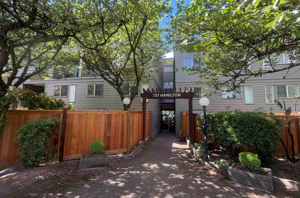 Condo for sale at 208 737 Hamilton Street New Westminster British Columbia - MLS: R3053313
