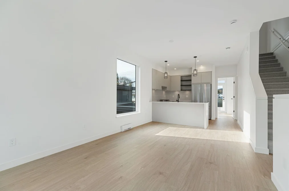208 921 GRANT STREET, Coquitlam BC V3J 0S2, Coquitlam BC — Residential for Sale - Photo 2