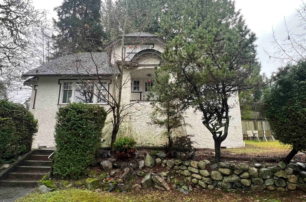 House for sale at 2080 W 33rd Avenue Vancouver British Columbia - MLS: R3084280