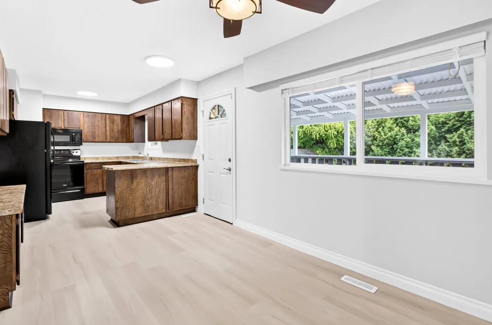 20800 CAMWOOD AVENUE, Maple Ridge, BC — Residential for Sale — Photo 9 of 40