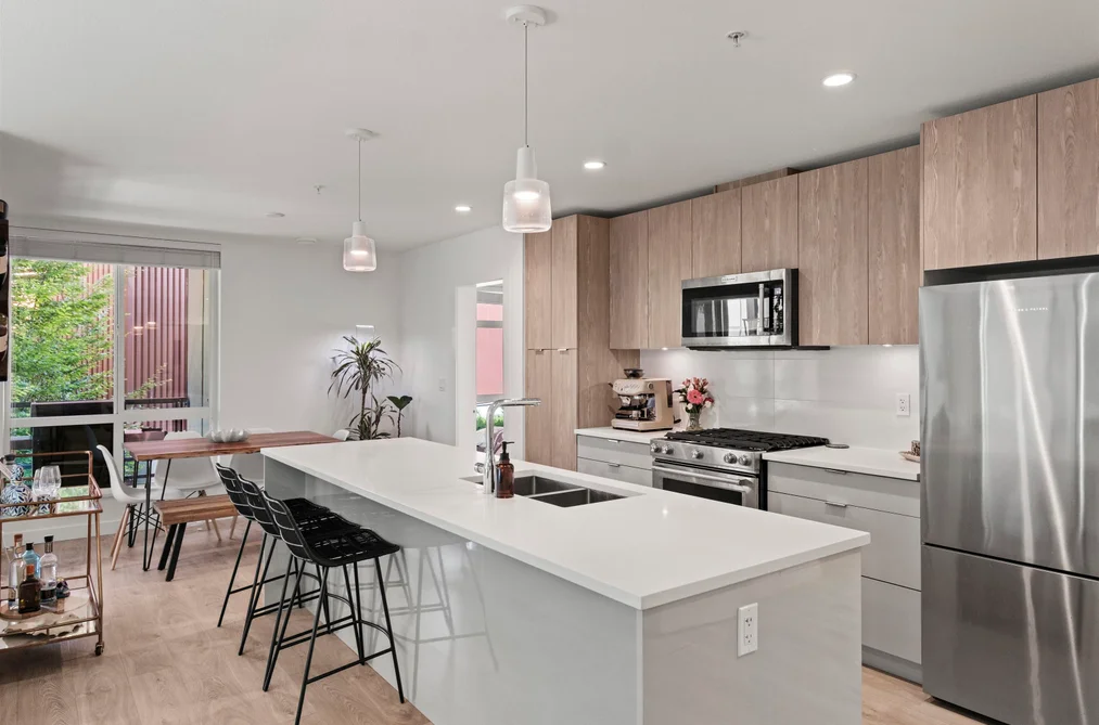 209 128 E 8TH STREET, North Vancouver BC V7L 0H2, North Vancouver BC — Residential for Sale — Photo 10 of 35