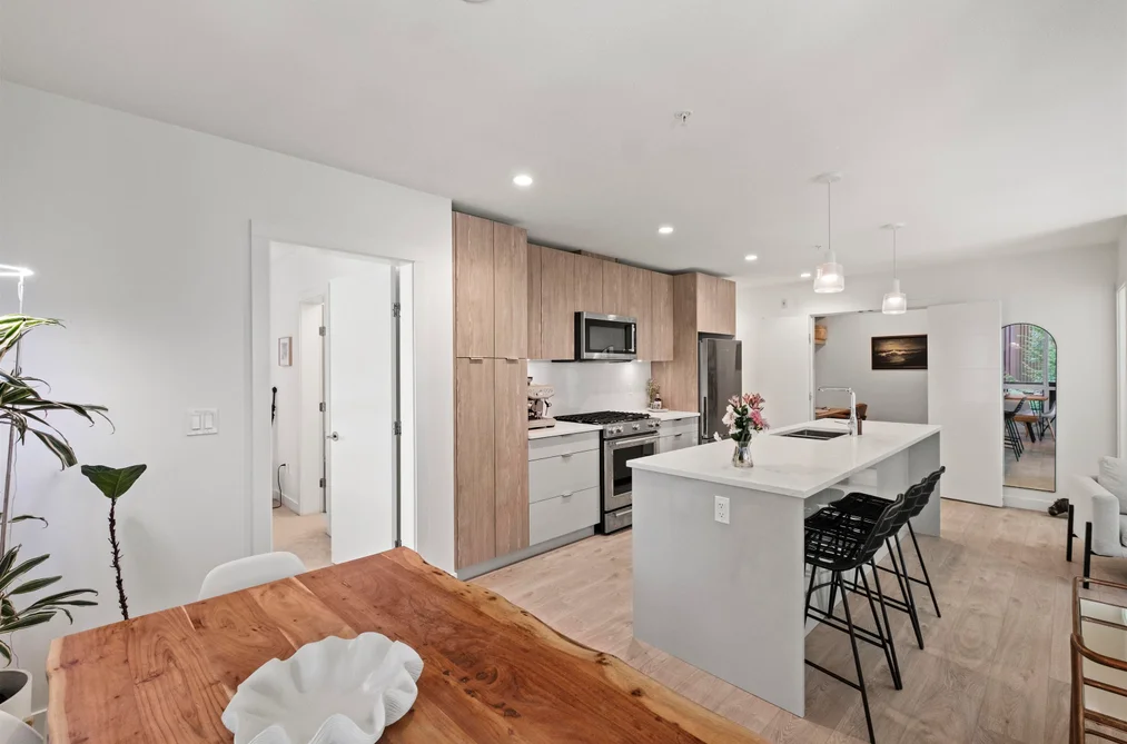 209 128 E 8TH STREET, North Vancouver BC V7L 0H2, North Vancouver BC — Residential for Sale — Photo 16 of 35