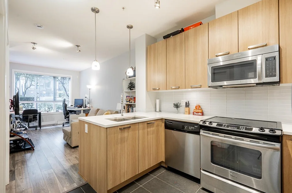Condo for sale at 209 15388 105 Avenue Surrey British Columbia - MLS: R3160810
